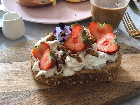 Frenchie Cafe